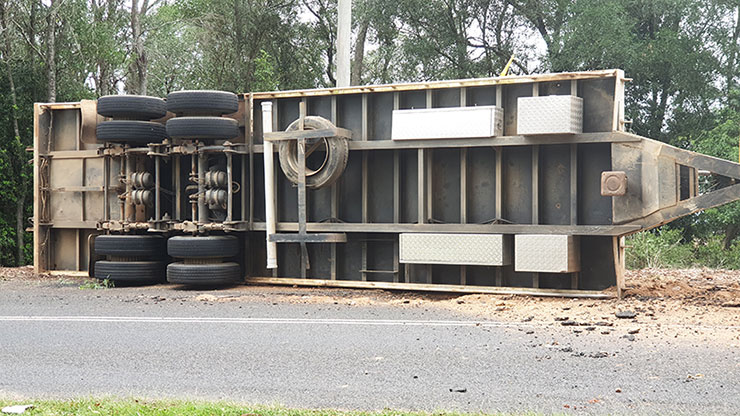 Tipped Trailer Blocks Traffic